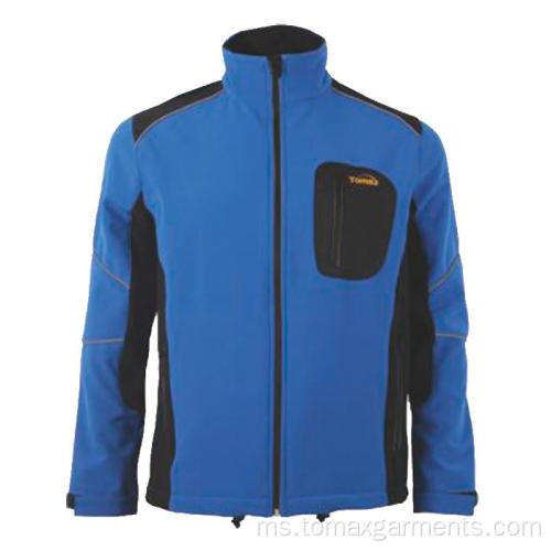 Biru dengan Jaket Softshell hitam